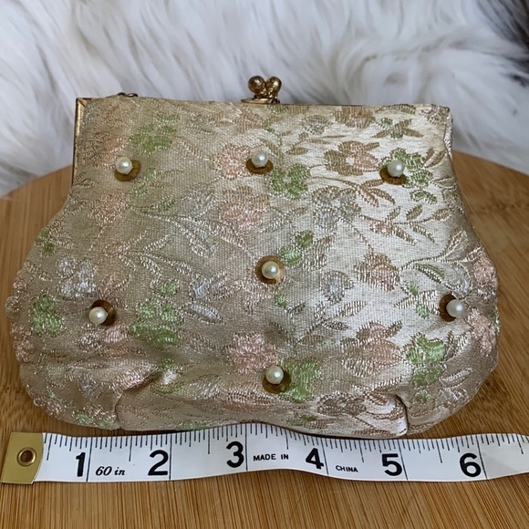 Vintage Ivory Embroidered Beaded Small Kiss Lock Chain Strap Mini Evening Bag - Picture 17 of 17